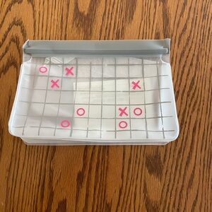 🎁3/$15  Brand New Thirty One snack pouch with Tic Tac Toe Design